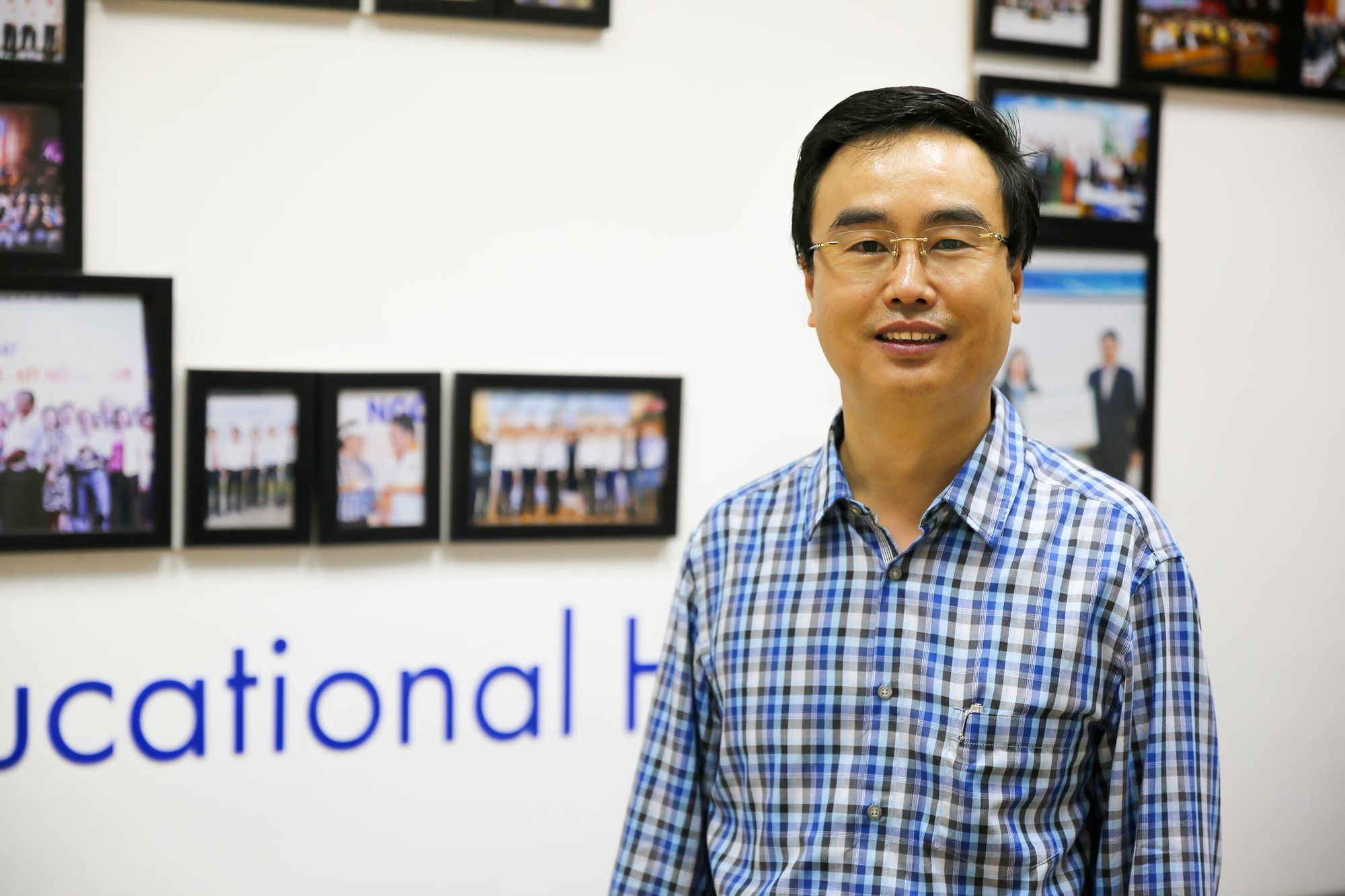 Đại học Kinh tế TP.HCM kết luận gì vụ nhà khoa học bị gỡ bài báo quốc tế?- Ảnh 1. GS.TS Võ Xuân Vinh là tác giả thứ 5 trong số 9 tác giả của bài báo vừa bị một tạp chí quốc tế gỡ - Ảnh: Facebook nhân vật