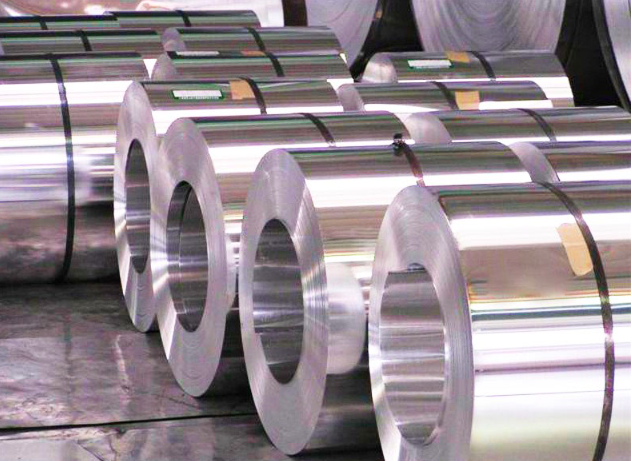 Đề nghị điều tra áp thuế chống bán phá giá thép mạ Trung Quốc, Hàn Quốc- Ảnh 1. Ngành sản xuất thép trong nước đang đứng trước khó khăn cạnh tranh gay gắt từ thép nhập khẩu