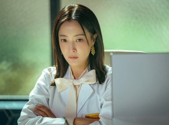 “Đệ nhất mỹ nhân” Kim Hee Sun trở lại với vai chữa lành tâm hồn