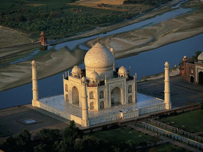 Visita el Taj Mahal, la 'maravilla del mundo' cristalizada del amor eterno