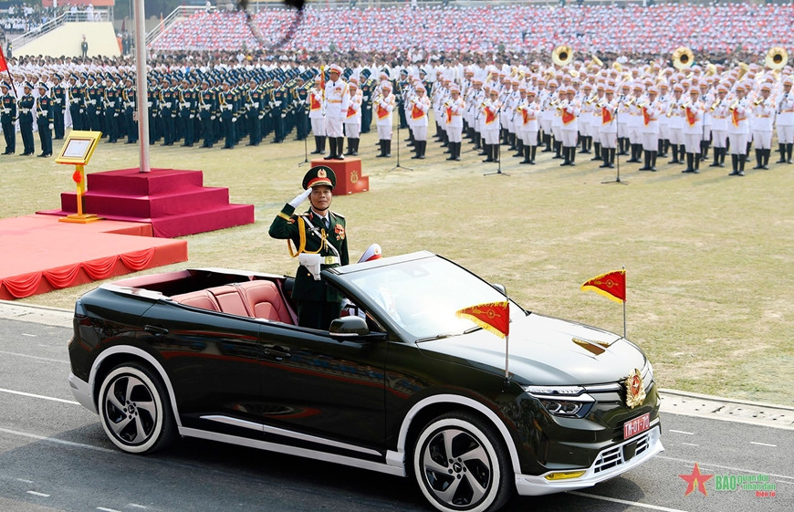TRỰC TIẾP: Diễu binh, diễu hành kỷ niệm trọng thể 70 năm Chiến thắng Điện Biên Phủ- Ảnh 1. TRỰC TIẾP: Diễu binh, diễu hành kỷ niệm trọng thể 70 năm Chiến thắng Điện Biên Phủ- Ảnh 1.