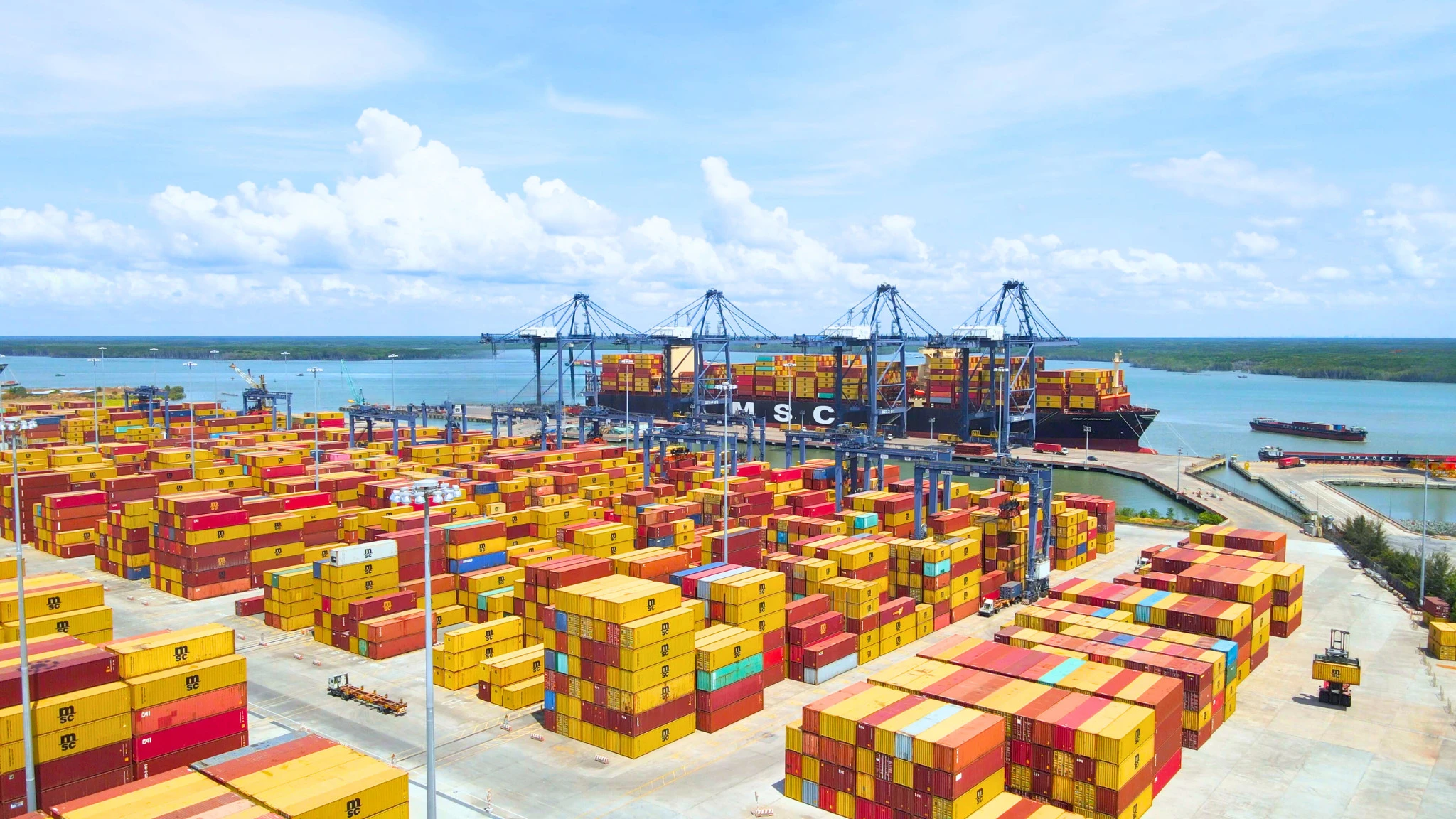 Điều chỉnh quy mô cảng SSIT để đón tàu container gần 200.000 DWT- Ảnh 1. Điều chỉnh quy mô cảng SSIT để đón tàu container gần 200.000 DWT- Ảnh 1.