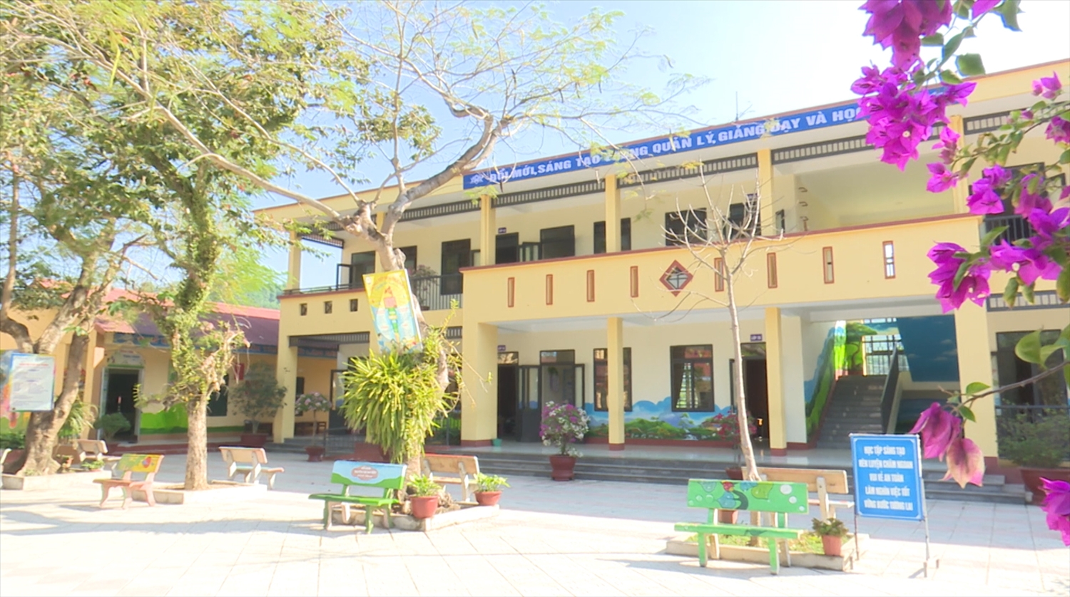 Trường Tiểu Học Sa Lung, xóm Làng Giếng, xã Tân Long được đầu tư bằng vốn của Chương trình MTQG 1719. Trường Tiểu Học Sa Lung, xóm Làng Giếng, xã Tân Long được đầu tư bằng vốn của Chương trình MTQG 1719.