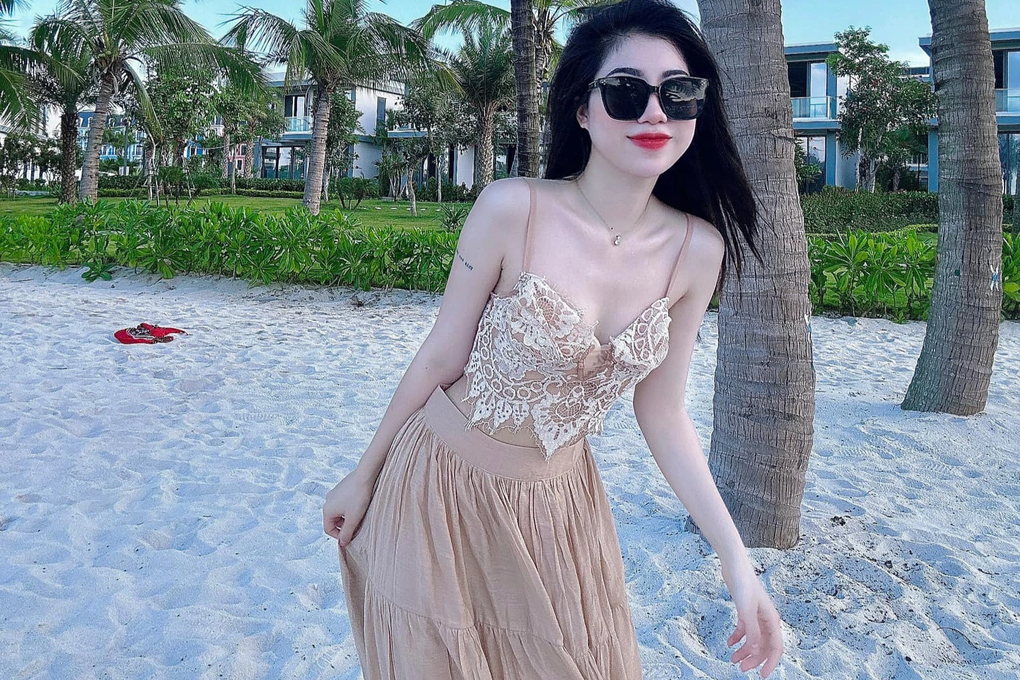 Em gái cầu thủ Văn Toàn: Xinh đẹp, gợi cảm và có cuộc sống sang chảnh - 7 Em gái cầu thủ Văn Toàn: Xinh đẹp, gợi cảm và có cuộc sống sang chảnh - 7