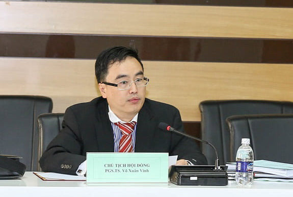 GS.TS Võ Xuân Vinh rút khỏi 2 hội đồng liêm chính học thuật và giáo sư cơ sở UEH- Ảnh 1. GS.TS Võ Xuân Vinh chính thức rút khỏi hội đồng liêm chính học thuật và hội đồng giáo sư cơ sở UEH năm 2024 - Ảnh: UEH