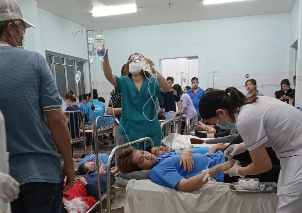 Gần 100 công nhân ở Đồng Nai nhập viện nghi bị ngộ độc thực phẩm- Ảnh 1.