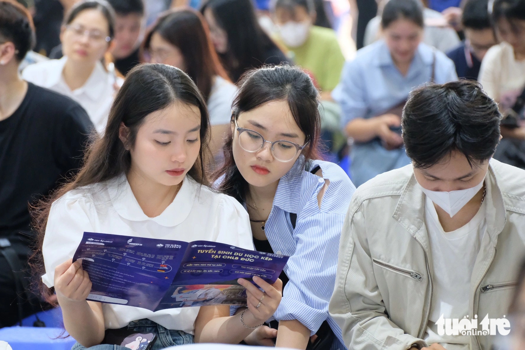 Sinh viên tham dự Ngày hội việc làm thanh niên thủ đô lần thứ 15 năm 2024 - Ảnh: NGUYÊN BẢO