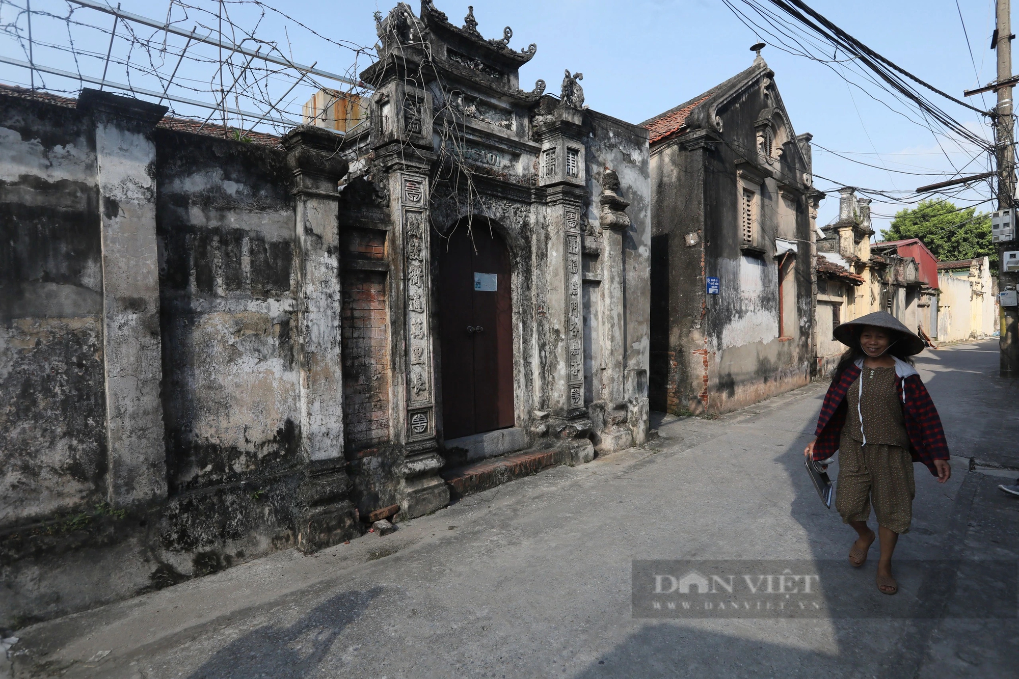 Ghé thăm ngôi làng hơn 500 năm tuổi, nơi hội tụ đủ loại kiến trúc Việt, Pháp cổ- Ảnh 1. Ghé thăm ngôi làng hơn 500 năm tuổi, nơi hội tụ đủ loại kiến trúc Việt, Pháp cổ- Ảnh 1.
