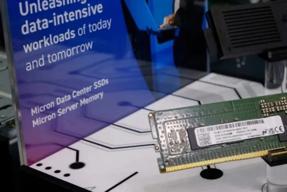 Giá chip nhớ RAM và SSD tăng mạnh- Ảnh 1. Nhiều yếu tố bất ngờ khiến giá SSD và RAM tăng nhanh hơn dự đoán