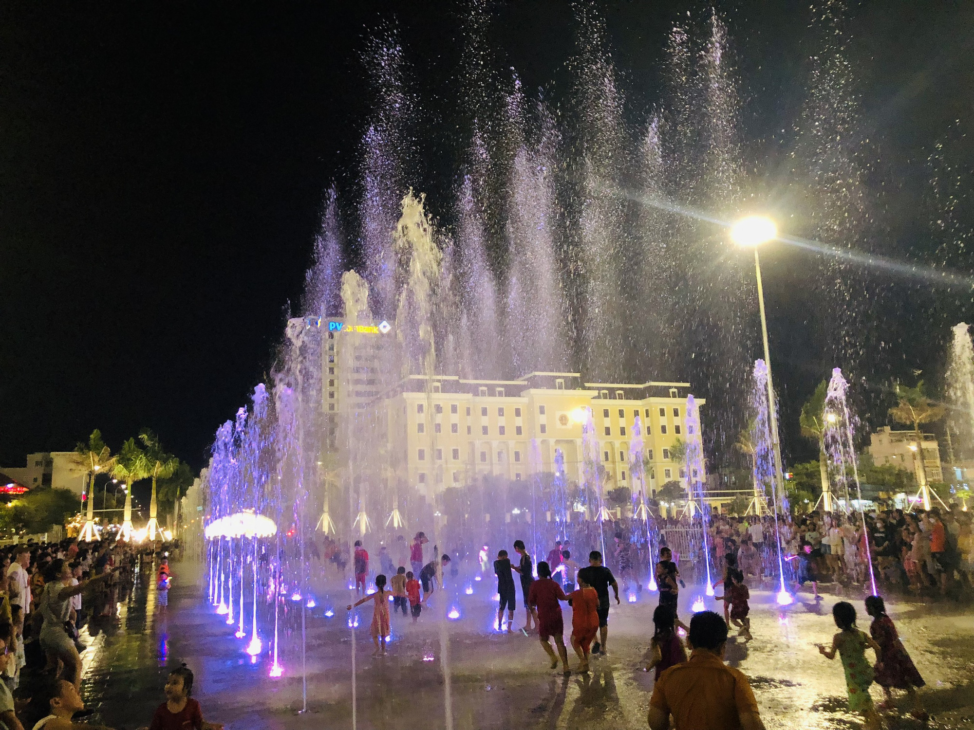 Giải thưởng Du lịch thế giới 2024 mở bình chọn, Việt Nam được đề cử nhiều hạng mục- Ảnh 5. Đà Nẵng và TP.HCM được đề cử Điểm đến lễ hội và sự kiện hàng đầu châu Á - Ảnh: ĐOÀN CƯỜNG