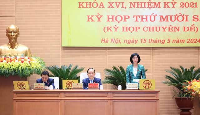 Đoàn chủ tọa điều hành Kỳ họp HĐND TP Hà Nội khóa XVI. 