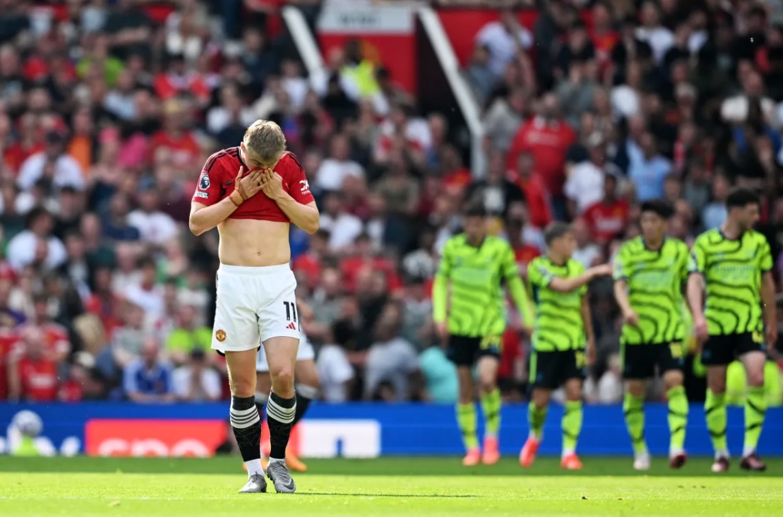 Hạ gục M.U tại Old Trafford, Arsenal chưa từ bỏ cuộc đua vô địch Ngoại hạng Anh- Ảnh 1.