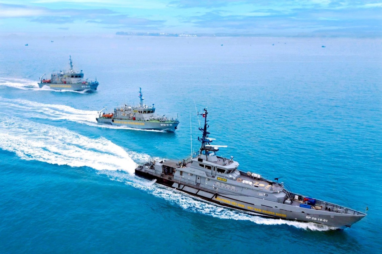 Đội hình Tuần tra, kiểm soát của các Tàu thuộc Hải đoàn Biên phòng 38 trên vùng biển Vịnh Bắc Bộ. (Ảnh: Hà Vinh)