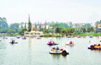 Du khách trải nghiệm tại thành phố Đà Lạt, Lâm Đồng.