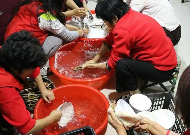 Nhận người phụ nữ U60 vào làm lao công, ông chủ vô tình thấy cảnh tượng sốc: Hóa ra tôi mới là kẻ làm thuê!- Ảnh 1. Nhận người phụ nữ U60 vào làm lao công, ông chủ vô tình thấy cảnh tượng sốc: Hóa ra tôi mới là kẻ làm thuê!- Ảnh 1.