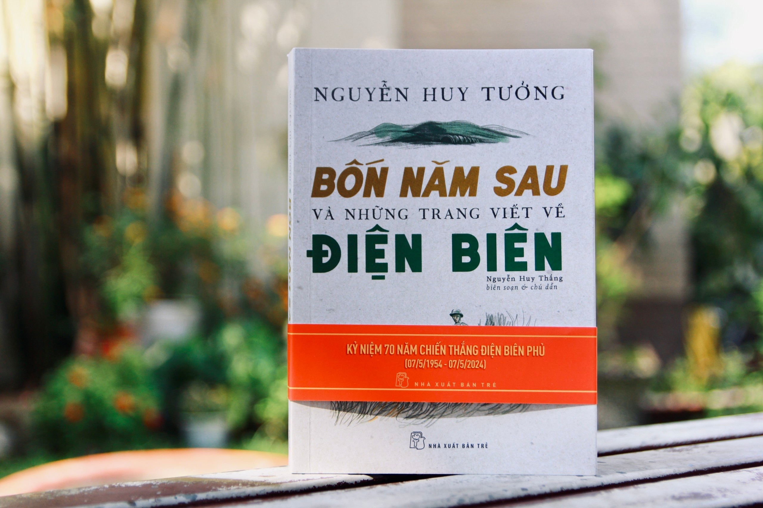 Bìa tác phẩm Bốn năm sau và những trang viết về Điện Biên của nhà văn Nguyễn Huy Tưởng