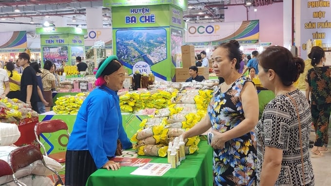 z5389618383605_a823e0593f8bccf4d67a302b4e5a7a70-101023_712.jpg Hội chợ OCOP Quảng Ninh - Hè 2024 thu hút trên 50.000 lượt khách tham quan, mua sắm. Ảnh: Nguyễn Thành.