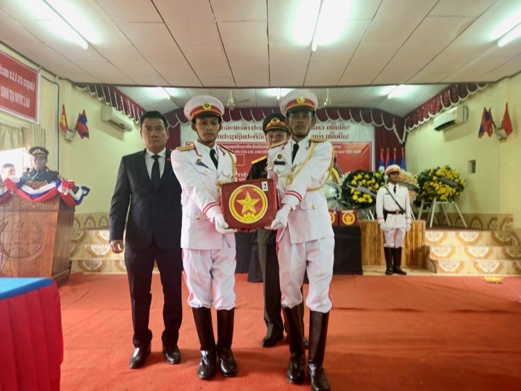 Lễ đón nhận, bàn giao, tiễn đưa 08 hài cốt các liệt sĩ quân tình nguyện, chuyên gia Việt Nam hy sinh tại Lào