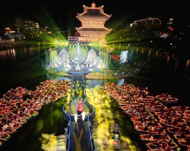 Hơn 470 nghìn lượt khách đến Ninh Bình trong dịp 30/4 - 1/5 - Ảnh 1.