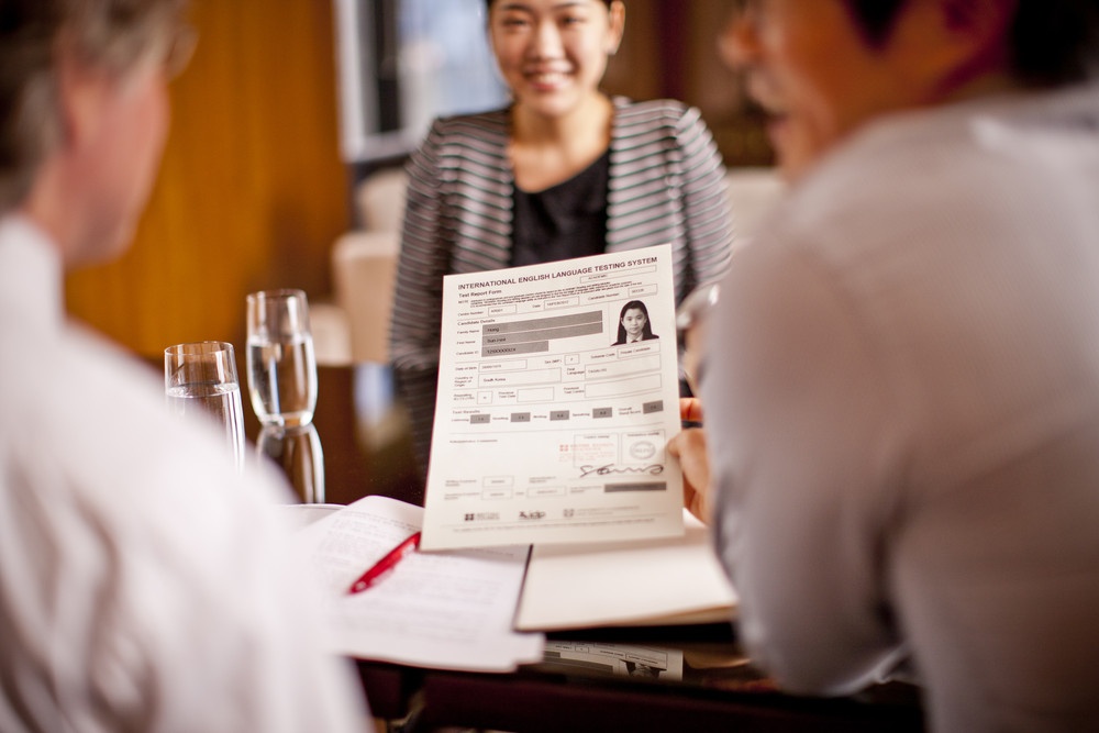 Điểm IELTS của người Việt giảm là do đề thi khó hơn?- Ảnh 1. Điểm IELTS của người Việt giảm là do đề thi khó hơn?- Ảnh 1.