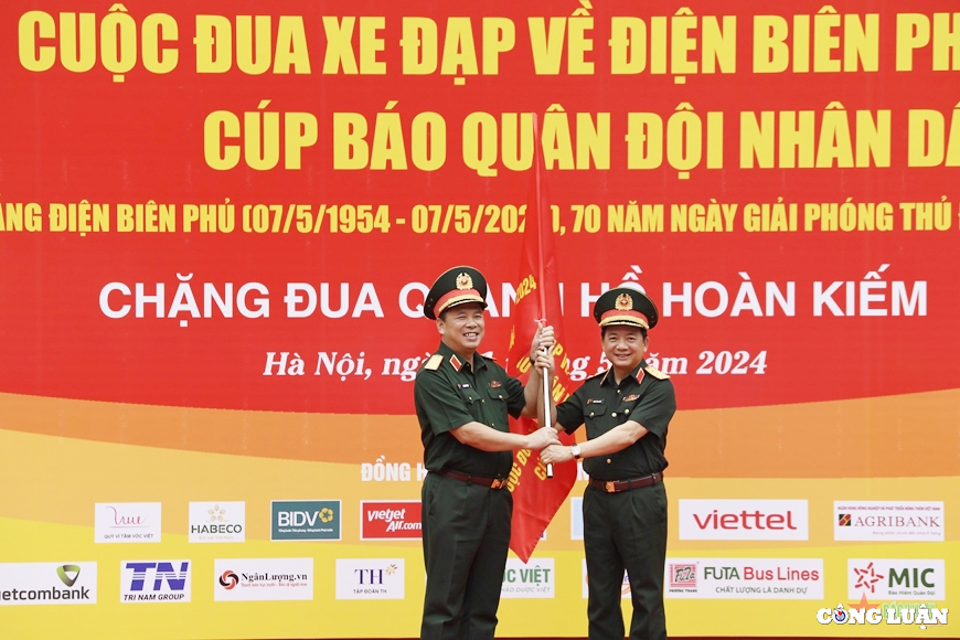 khai mac cuoc dua xe dap ve dien bien phu 2024 cup bao quan doi nhan dan hinh 1