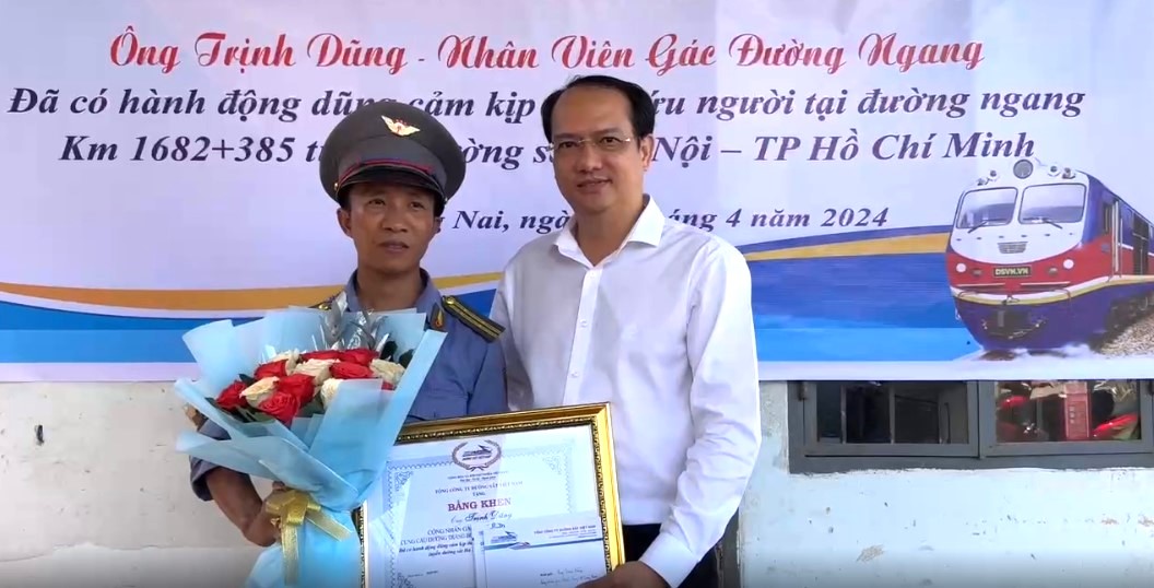Khen thưởng nhân viên gác chắn cứu người tại Đồng Nai- Ảnh 1. Khen thưởng nhân viên gác chắn cứu người tại Đồng Nai- Ảnh 1.