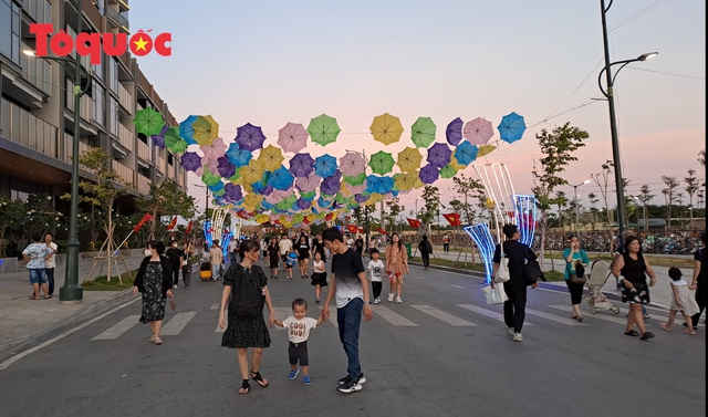 Khoảng 1.000 diễn viên biểu diễn khai mạc Lễ hội Sông nước TP.HCM lần 2 - Ảnh 1. Khoảng 1.000 diễn viên biểu diễn khai mạc Lễ hội Sông nước TP.HCM lần 2 - Ảnh 1.