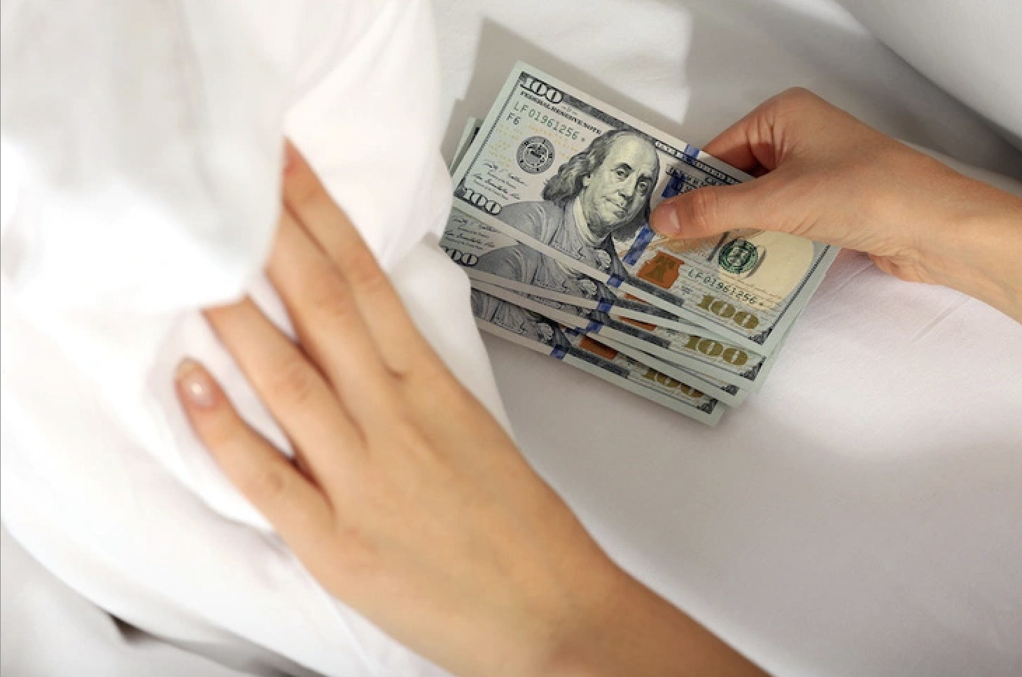 Không dám ăn sáng quá 30.000 đồng, ai nói giữ quỹ chung là sướng?- Ảnh 1. Vợ chồng nên cân đối quỹ chung, quỹ riêng để vun vén tổ ấm - Ảnh: AdobeStock