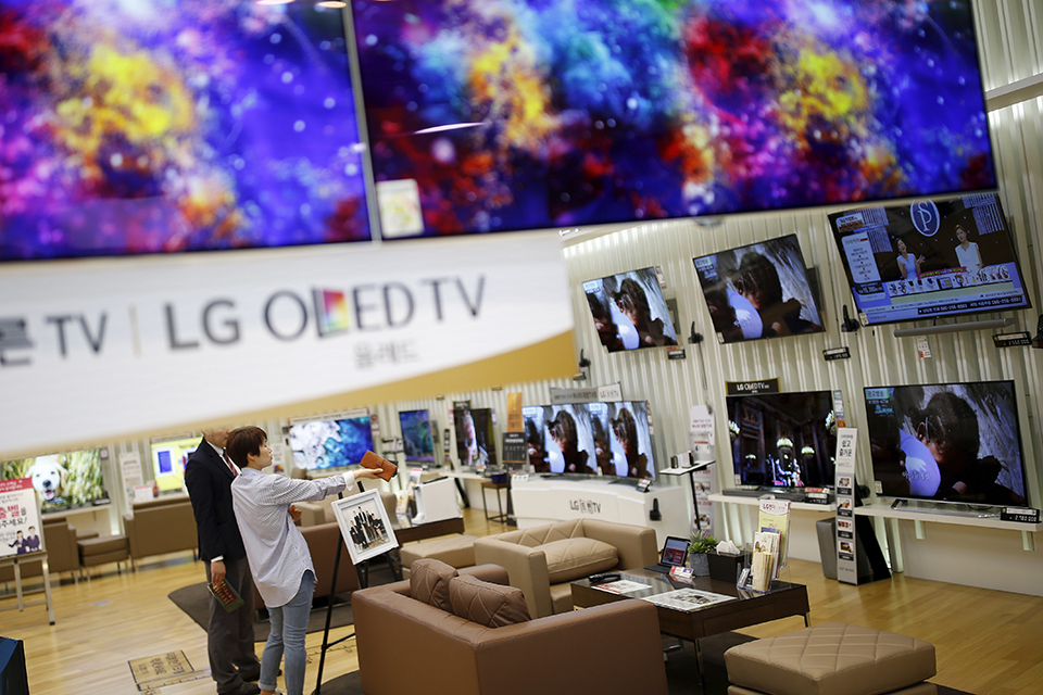 LG từ bỏ màn hình LCD để tập trung vào OLED- Ảnh 1. LG từ bỏ màn hình LCD để tập trung vào OLED- Ảnh 1.