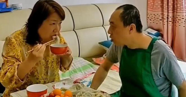 Ly hôn hơn 10 năm, người phụ nữ quay lại giúp chồng cũ một việc cảm động - Ảnh 1. Ly hôn hơn 10 năm, người phụ nữ quay lại giúp chồng cũ một việc cảm động - Ảnh 1.