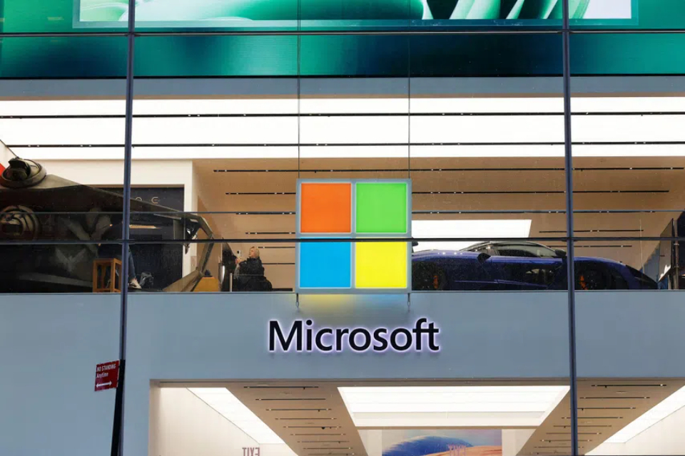 Microsoft phát triển mô hình AI tự phát triển MAI-1- Ảnh 1. MAI-1 là công cụ AI nội bộ được Microsoft phát triển riêng để tránh phụ thuộc vào OpenAI