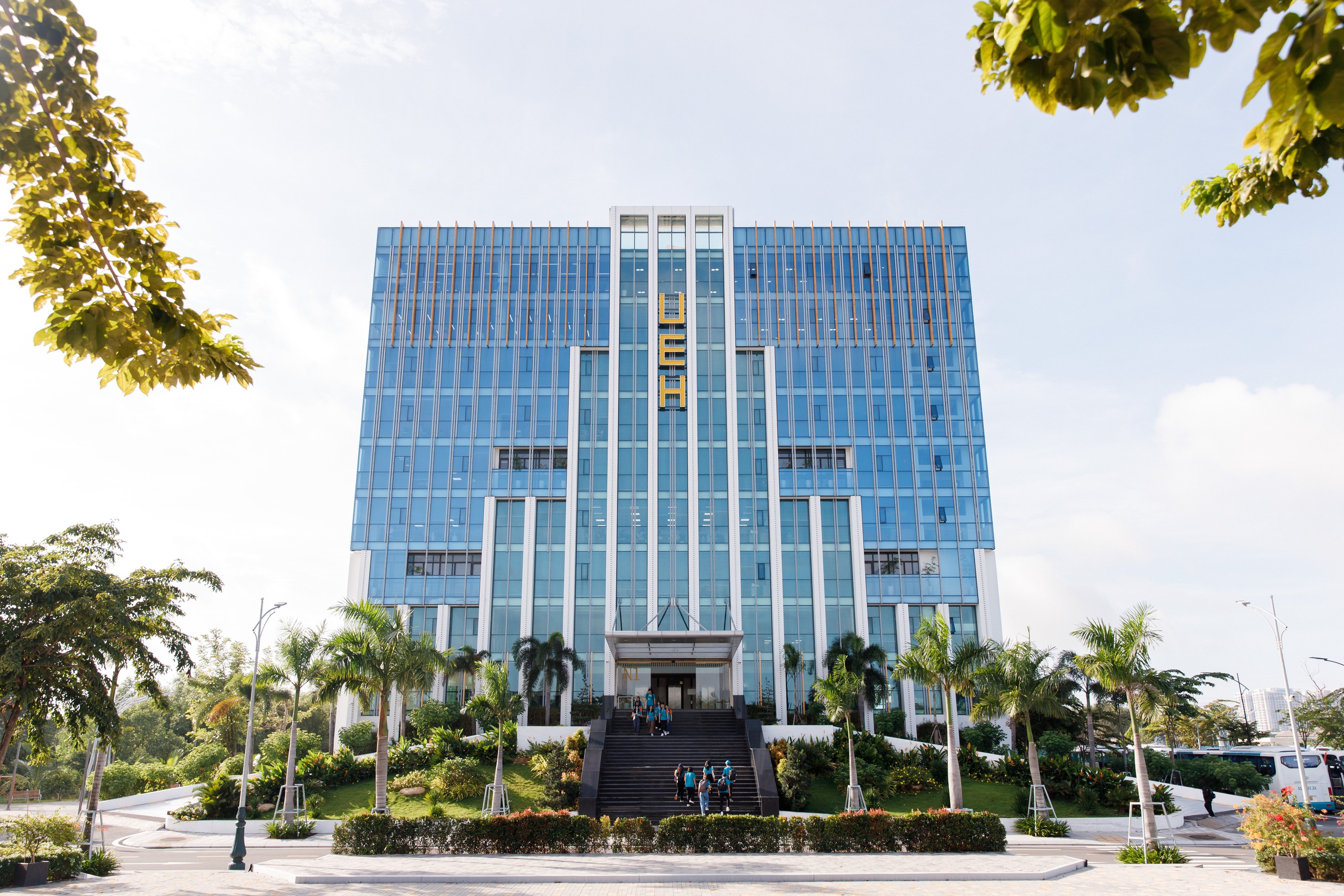 Một giáo sư có bài báo quốc tế bị gỡ bỏ, ĐH Kinh tế TP.HCM nói gì?- Ảnh 1. ĐH Kinh tế TP.HCM chính thức lên tiếng về vụ việc một giáo sư của trường có liên quan đến bài báo khoa học bị gỡ bỏ