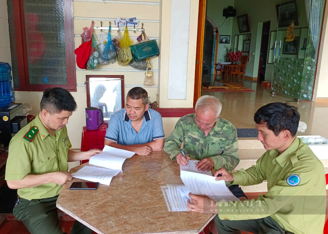 Một người dân Lào Cai mang 2 con động vật hoang dã có tên trong Sách đỏ giao cho ngành chức năng- Ảnh 1. Một người dân Lào Cai mang 2 con động vật hoang dã có tên trong Sách đỏ giao cho ngành chức năng- Ảnh 1.