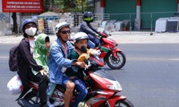 'Mướt mồ hôi’ trở lại TPHCM sau nghỉ lễ