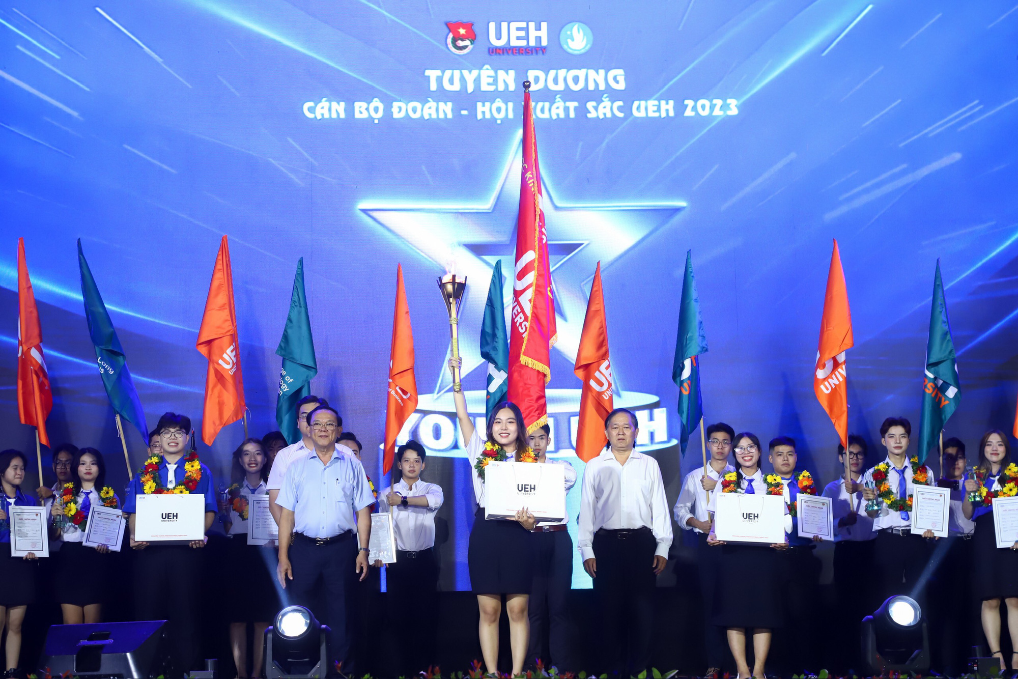 Muốn học Bác một cách tự nhiên nhất- Ảnh 1. Kim Ngân nói rất tự hào khi được vinh danh là cán bộ Đoàn - Hội tiêu biểu của Đại học Kinh tế TP.HCM, phần lớn lí do để cô đạt được điều đó là nhờ học theo gương Bác.
