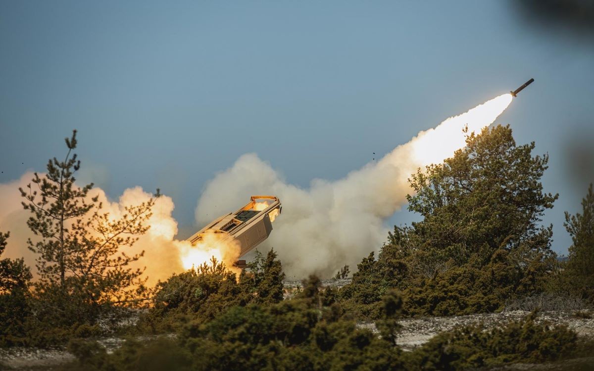 Mỹ chấp thuận bán 3 hệ thống HIMARS cho Ukraine, Canada, Đức 'bắn' thêm 76 triệu USD cho hệ thống phòng không