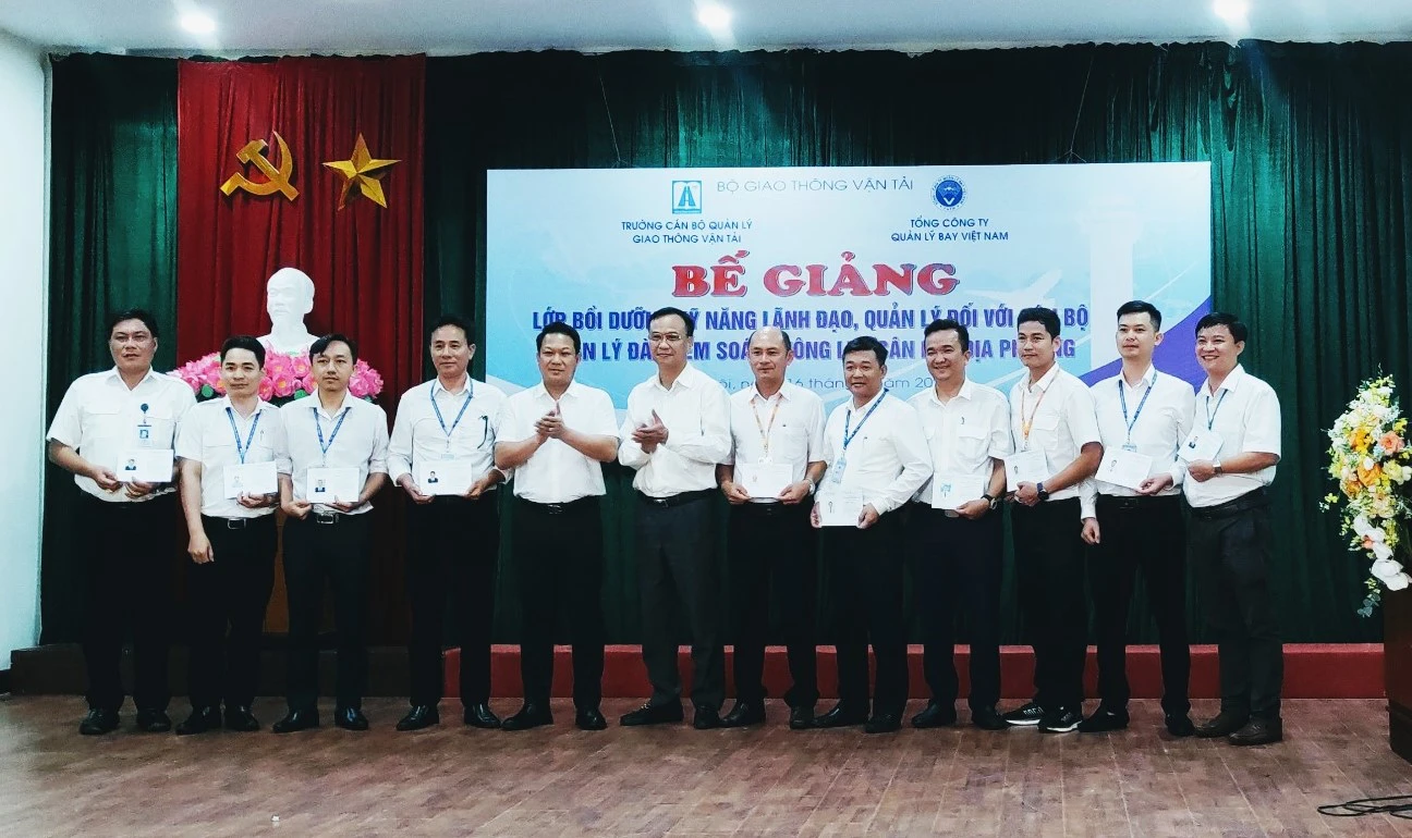Nâng cao chất lượng cán bộ quản lý đài kiểm soát không lưu- Ảnh 1. Nâng cao chất lượng cán bộ quản lý đài kiểm soát không lưu- Ảnh 1.