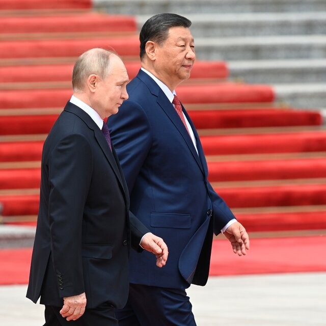 Lãnh đạo Nga, Trung Quốc hội đàm: Bắc Kinh hứa luôn là bạn bè tốt, Moscow nói hợp tác chẳng nhằm vào bất kỳ ai, cam kết nắm tay nhau 'duy trì lẽ phải'. (Nguồn: the New York Times)