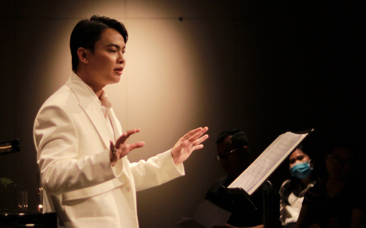 Nghệ sĩ piano Boris Giltburg và Mân Nghi ấn tượng lần đầu biểu diễn ở Việt Nam- Ảnh 4. Tenor Thế Huy lan tỏa tình yêu âm nhạc cổ điển