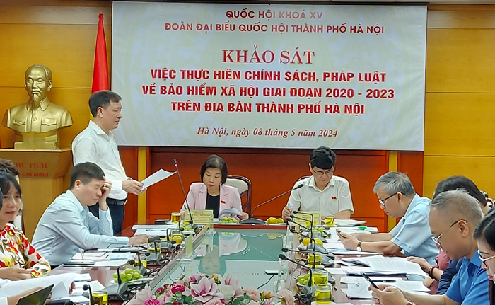 Giám đốc BHXH TP Hà Nội Phan Văn Mến thông tin tới Đoàn khảo sát