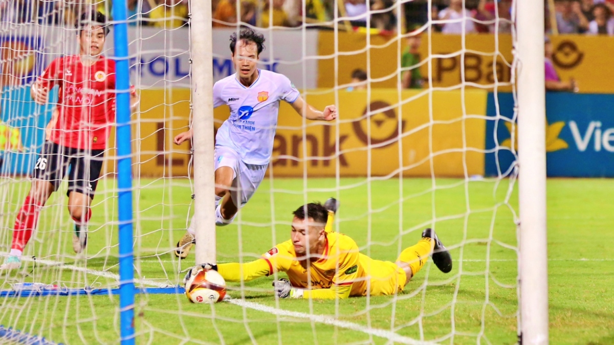 nguyễn filip cay đắng chia sẻ về sai lầm tai hại ở trận thua clb nam Định hình ảnh 1 nguyen filip cay dang chia se ve sai lam tai hai o tran thua clb nam Dinh hinh anh 1