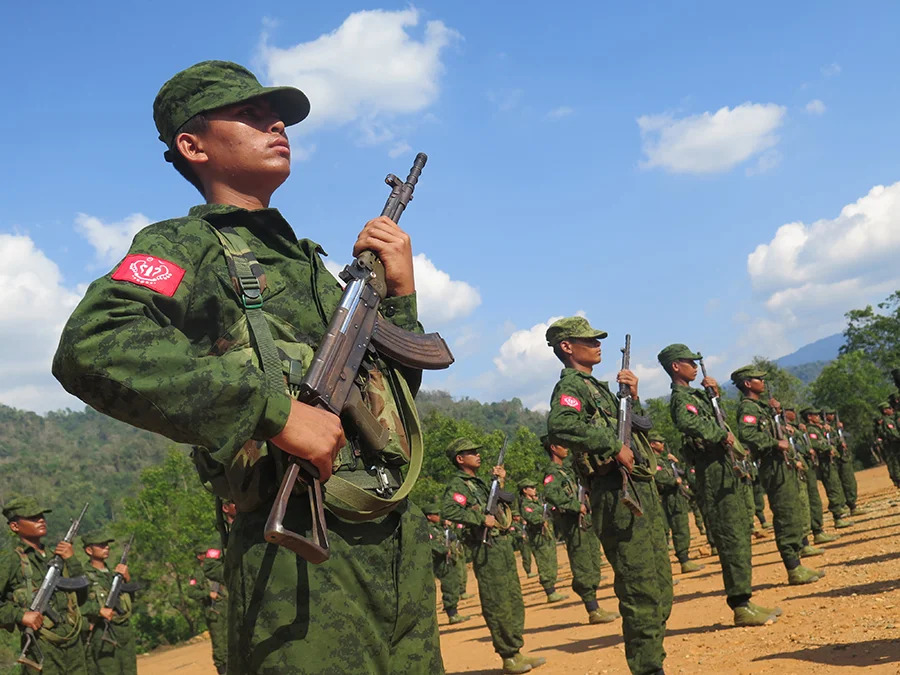 Nhóm vũ trang tuyên bố kiểm soát thị trấn phía tây Myanmar- Ảnh 1. Các thành viên nhóm vũ trang thiểu số Quân đội Arakan