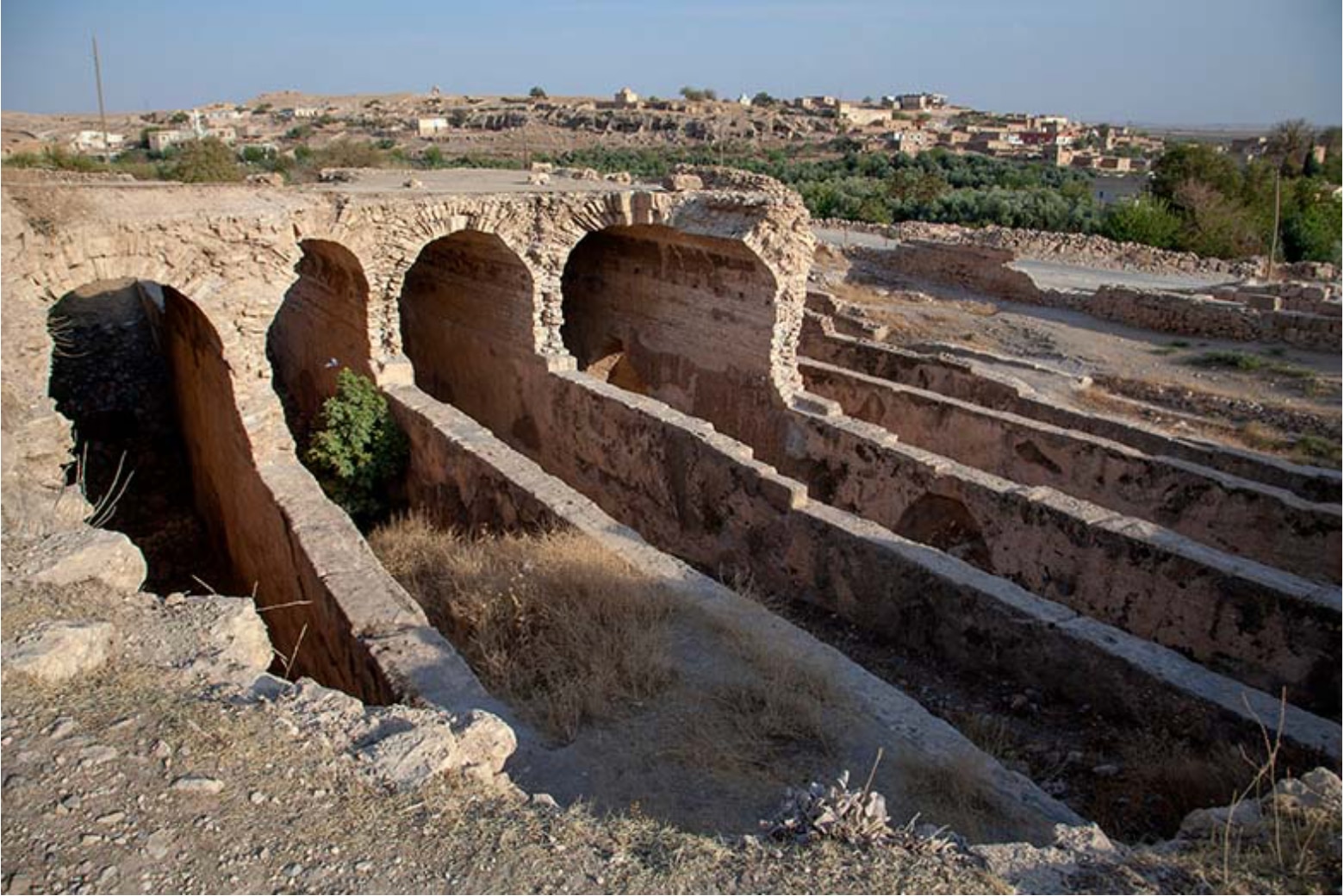 Xưa kia, bể chứa nước chảy từ trên núi xuống để người dân địa phương và binh lính La Mã đóng ở Dara sử dụng - Ảnh: Turkish Airlines Blog