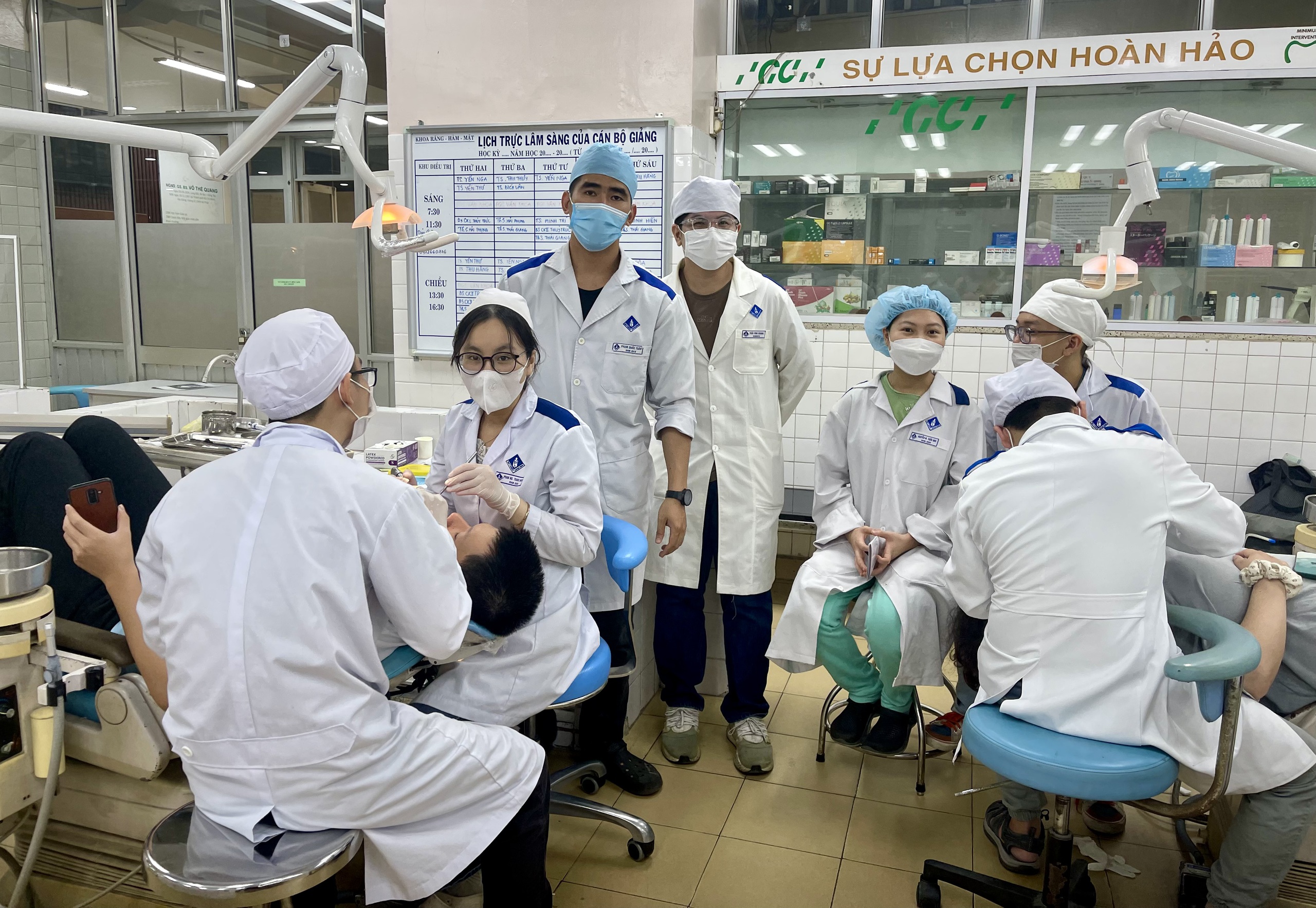 Những trường ĐH nào sử dụng chứng chỉ ngoại ngữ quốc tế để xét tuyển?- Ảnh 1. Trường ĐH Y dược TP.HCM xét tuyển dựa trên kết quả kỳ thi tốt nghiệp THPT năm 2024 kết hợp sơ tuyển chứng chỉ tiếng Anh quốc tế