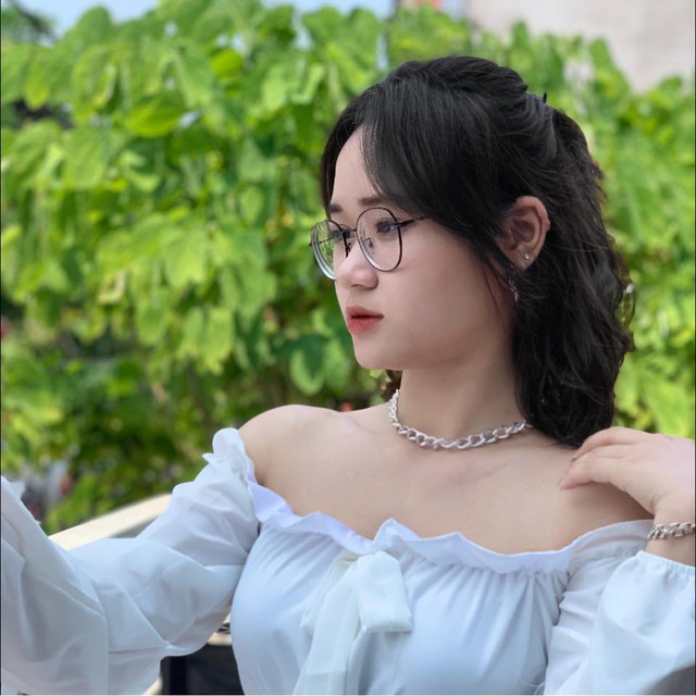Nữ sinh viên năm 2 kiếm hơn 100 triệu đồng/tháng bằng cách nào?- Ảnh 1. Minh Tuyết bắt đầu kiếm tiền từ năm học lớp 7