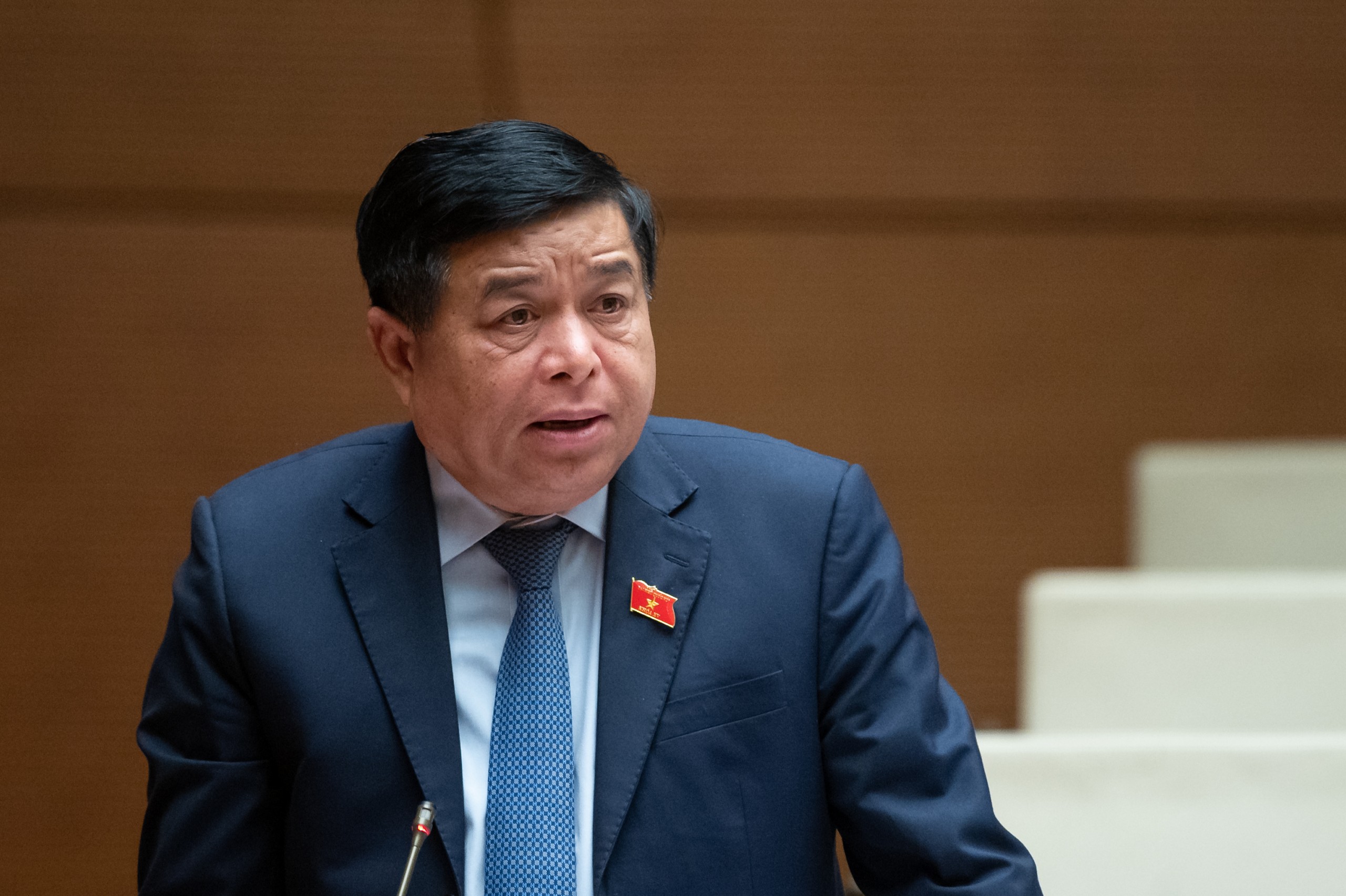 'Ở ta cái gì cũng xin cho, đá lên, đá xuống rất lâu'- Ảnh 1. 'Ở ta cái gì cũng xin cho, đá lên, đá xuống rất lâu'- Ảnh 1.