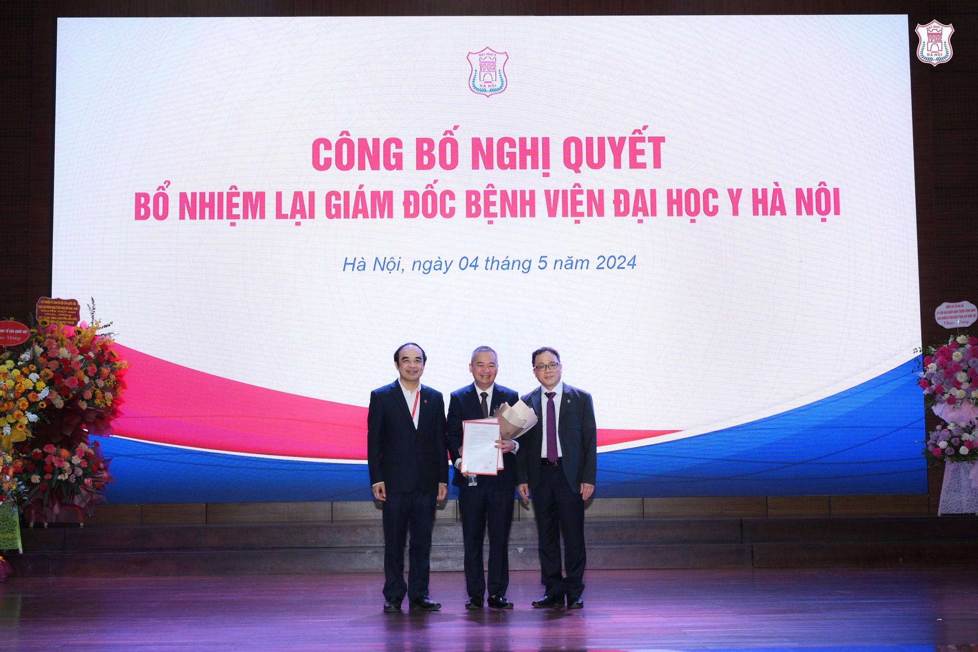 PGS.TS Nguyễn Lân Hiếu tiếp tục được bổ nhiệm làm Giám đốc Bệnh viện Đại học Y Hà Nội - Ảnh 1. PGS.TS Nguyễn Lân Hiếu tiếp tục được bổ nhiệm làm Giám đốc Bệnh viện Đại học Y Hà Nội - Ảnh 1.
