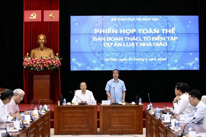 Bộ trưởng Bộ GDĐT Nguyễn Kim Sơn phát biểu tại phiên họp