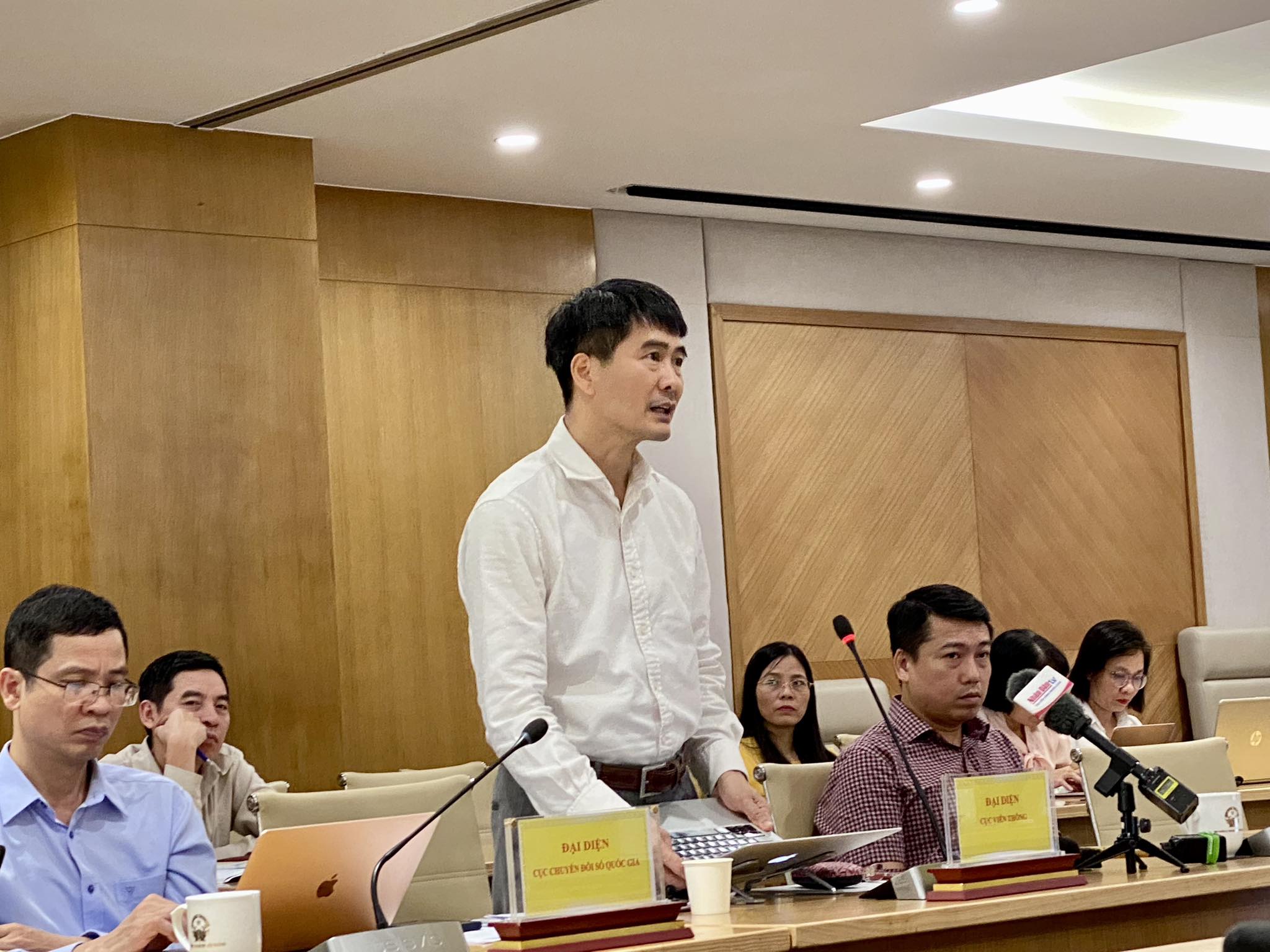 Phát hiện hơn 5,7 triệu thuê bao di động sở hữu từ 4 - 10 SIM- Ảnh 1. Ông Nguyễn Phong Nhã, Phó cục trưởng Cục Viễn thông