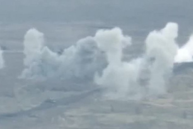 Thế giới - Qua mặt hệ thống phòng không Ukraine, Nga tấn công sân bay, 2 chiếc Mi-24 bốc cháy dữ dội (Hình 2).